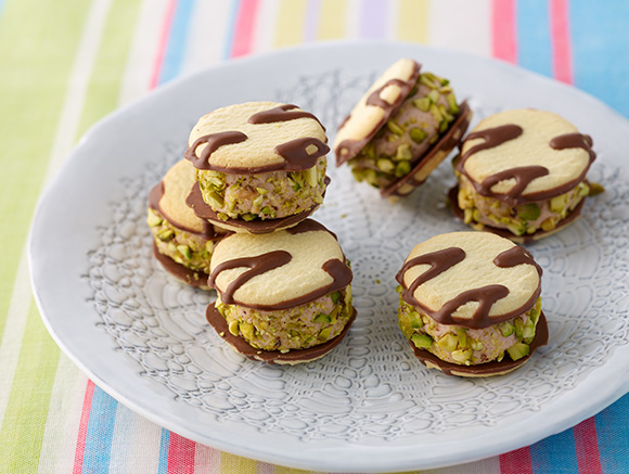 ラズベリークリームとピスタチオのチョココサンド