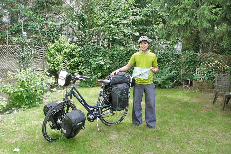 5つのバッグを装着した自転車でユーラシア大陸を横断
