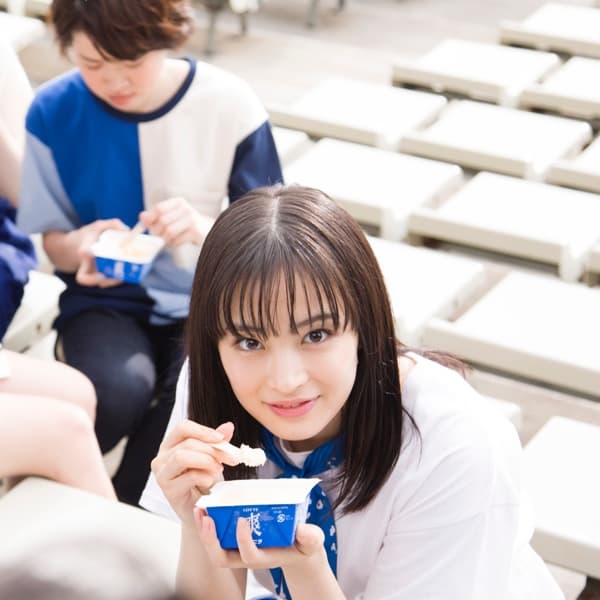 高校生1,000人との共演後「爽」を口にするひとコマ