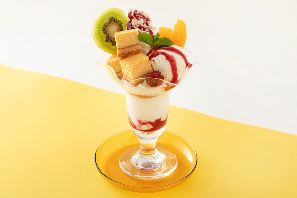 ベリーとチーズのヨーグルトパフェ