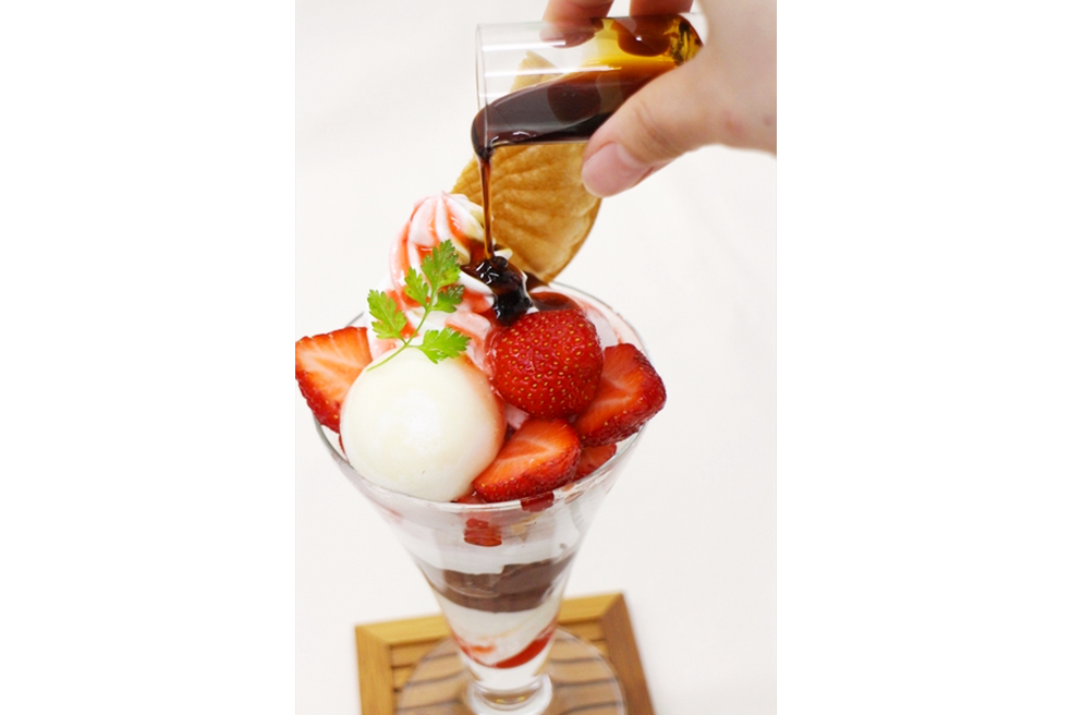 もちもち雪見だいふくと苺の和風パフェ