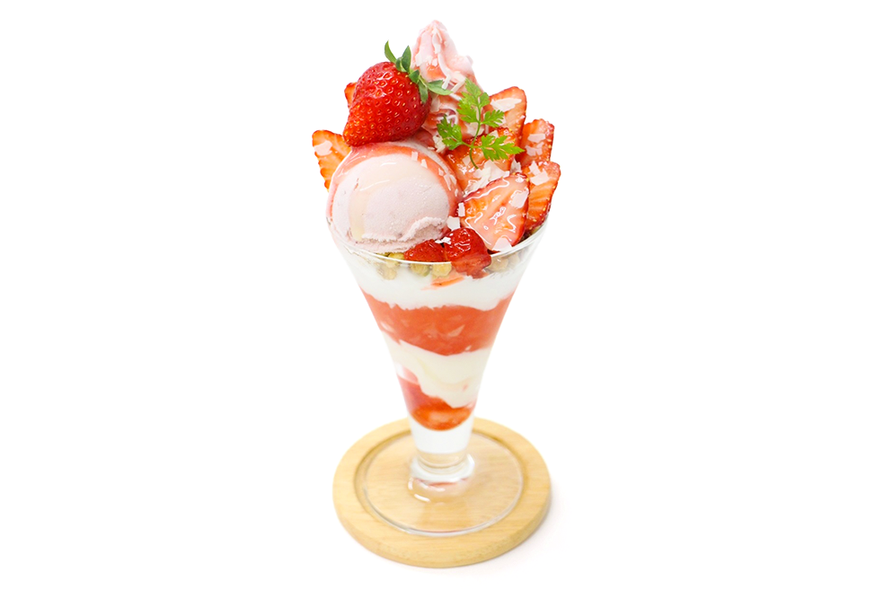 苺とホワイトチョコレートのパフェ