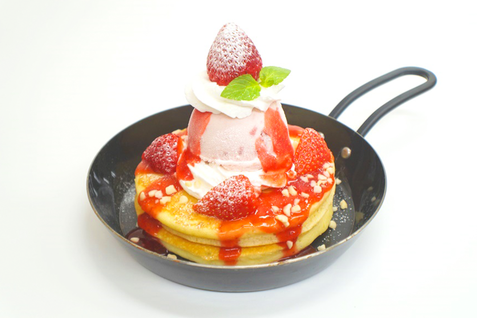 鉄板パンケーキ　～苺のショートケーキ～