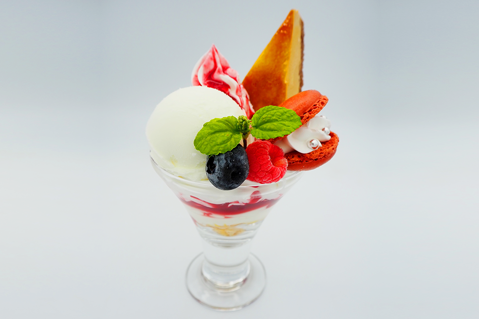 フランス産クリームチーズのベリーパフェ