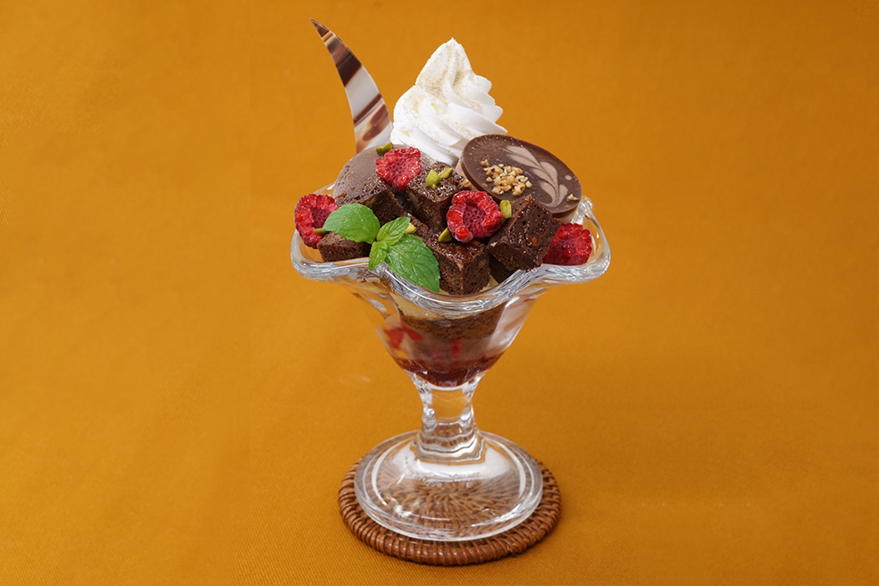 チョコとラズベリーのスパイシーパフェ