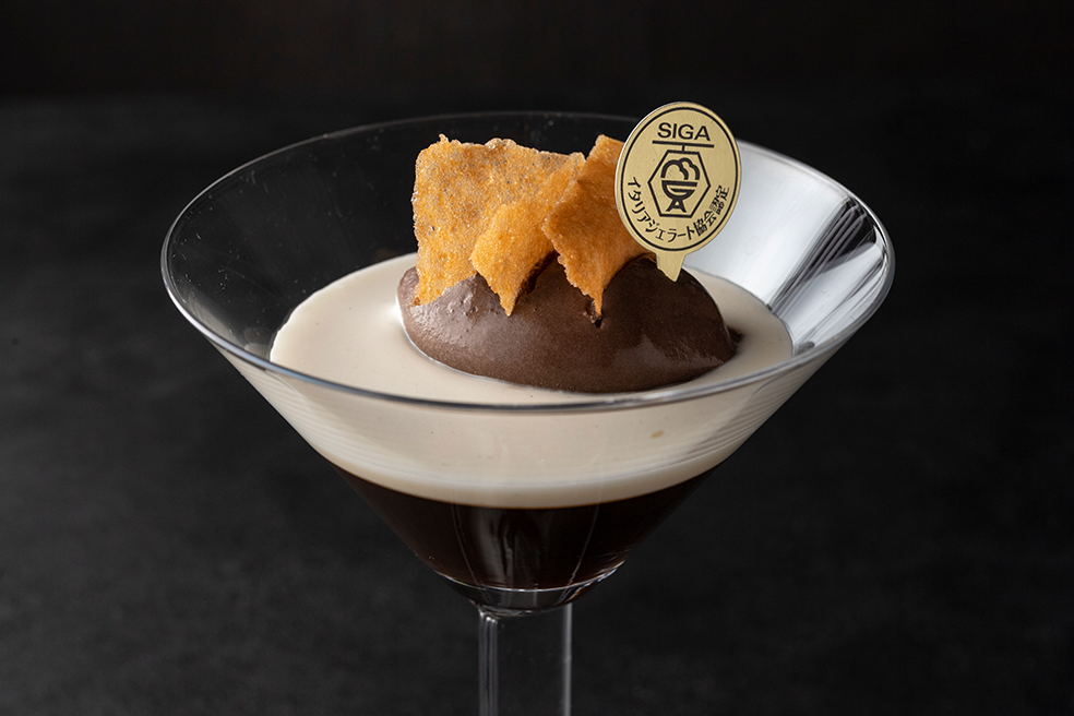 ベルギーチョコレートの濃厚ジェラート　コーヒーゼリーとバーボンバニラソース