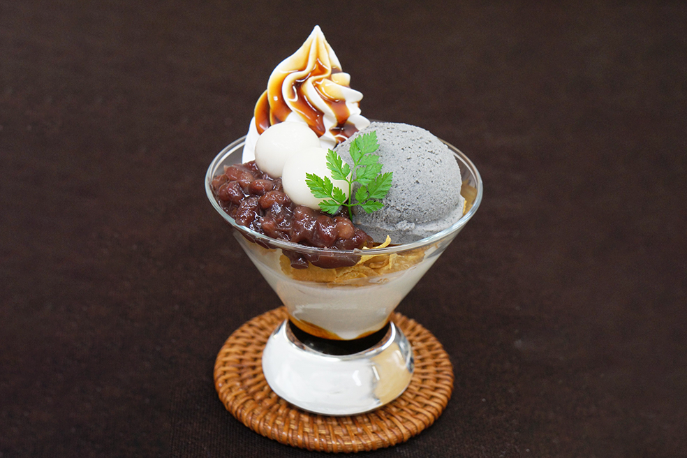 匠のジェラート 鉄釜焙煎黒ごま（2L大容量アイス）: アイス|LOTTE