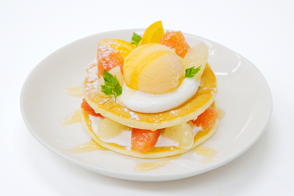 2色のグレープフルーツのパンケーキ