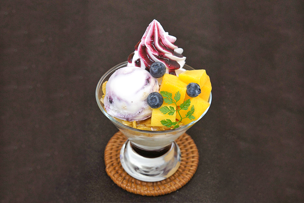 ブルーベリーチーズケーキパフェ