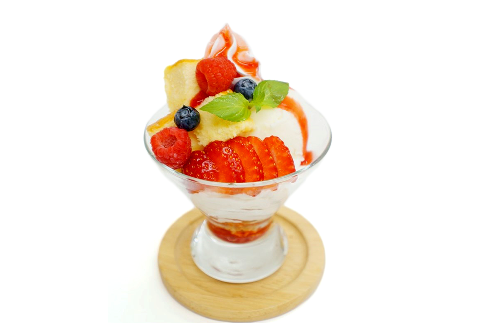ストロベリー＆ヨーグルトのチーズケーキパフェ