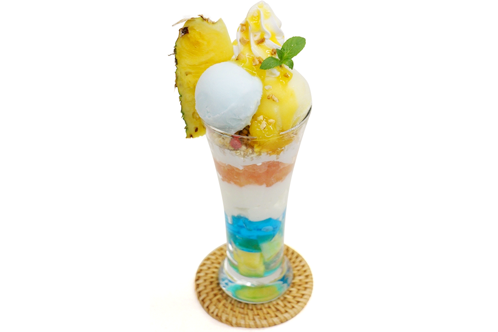 ラムネとパイナップルの常夏パフェ
