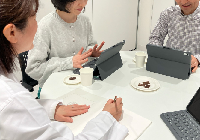 お菓子の試食もできます